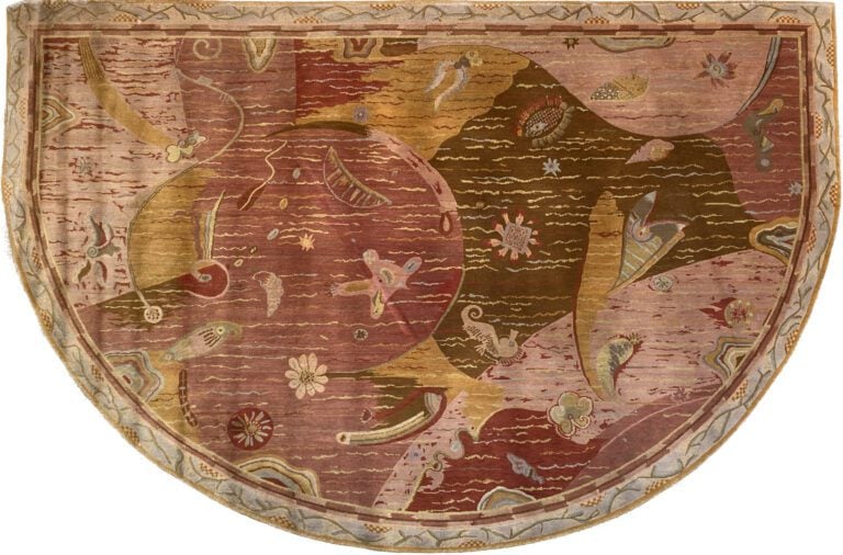 Tommy SIMPSON (1939) - Tapis en laine rase à décor de motifs floraux stylisés e…