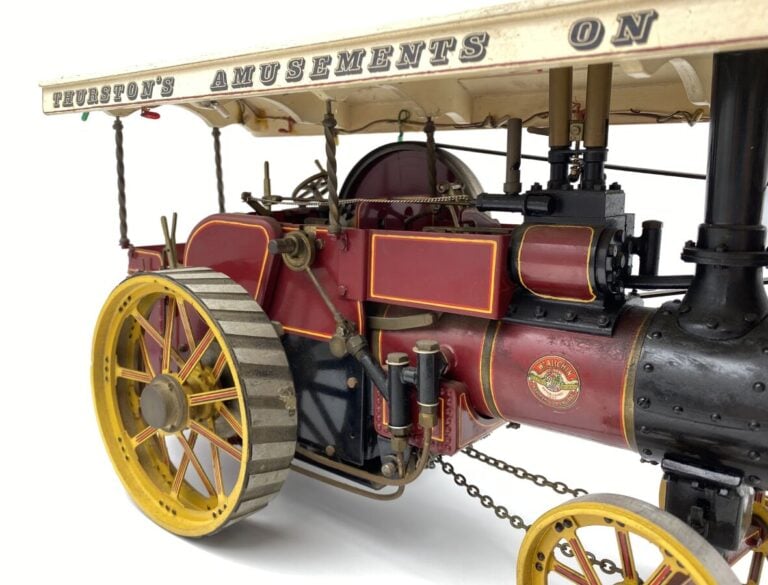 Tracteur routier modèle 1906 « Transport amusement of tour» à vapeur vive en fo…