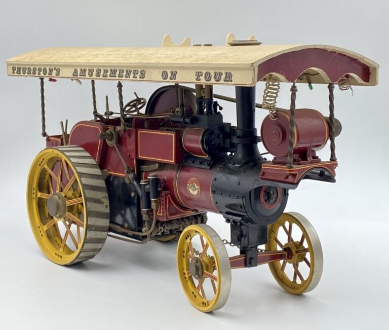 Tracteur routier modèle 1906 « Transport amusement of tour» à vapeur vive en fo…