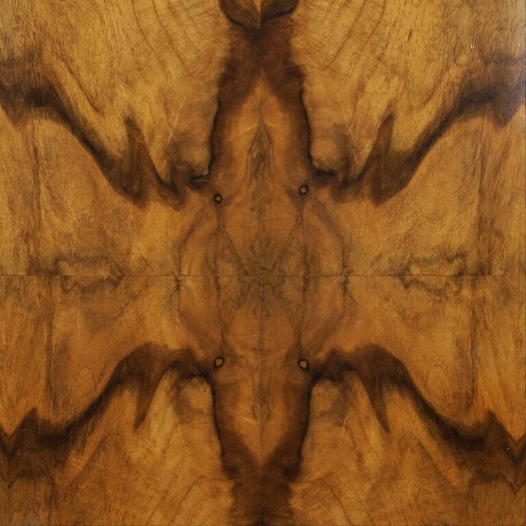 TRAVAIL ART DECO - Table en bois de placage de noyer à plateau rectangulaire so…