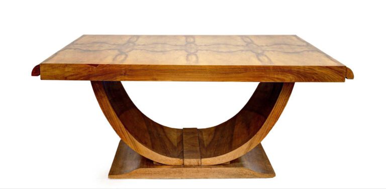 TRAVAIL ART DECO - Table en bois de placage de noyer à plateau rectangulaire so…