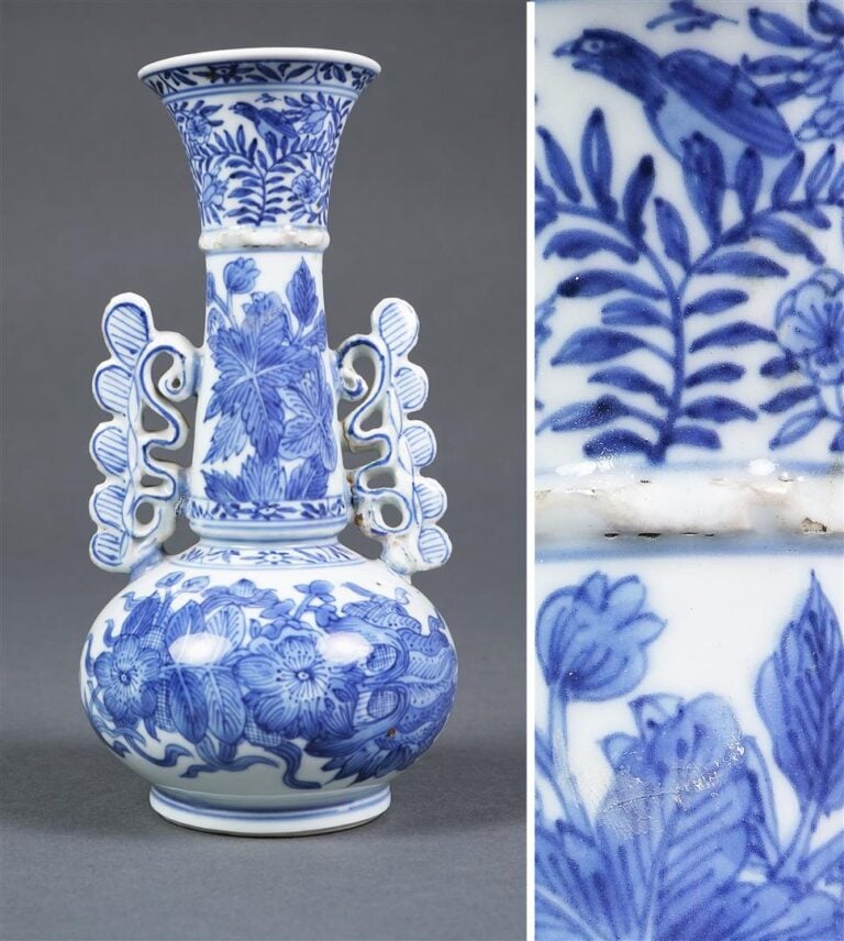 VASE A PANSE BULBEUSE ET A LONG COL EVASE EN PORCELAINE BLEU BLANC - Chine, Dyn…