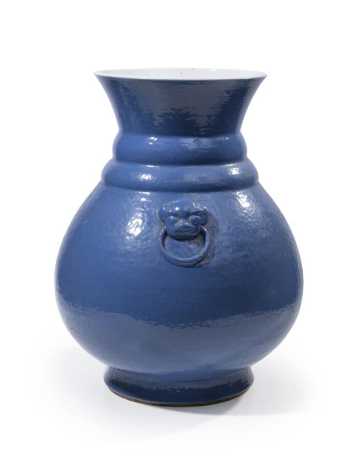 VASE ARCHAISANT EN PORCELAINE EMAILLEE " CLAIR DE LUNE ", HU - Chine, Dynastie…