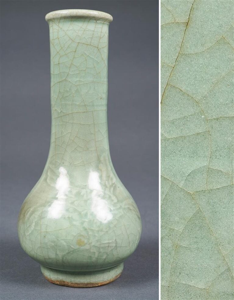 VASE BOUTEILLE EN GRES PORCELAINEUX A GLACURE CELADON LONGQUAN - Chine, Vraisem…