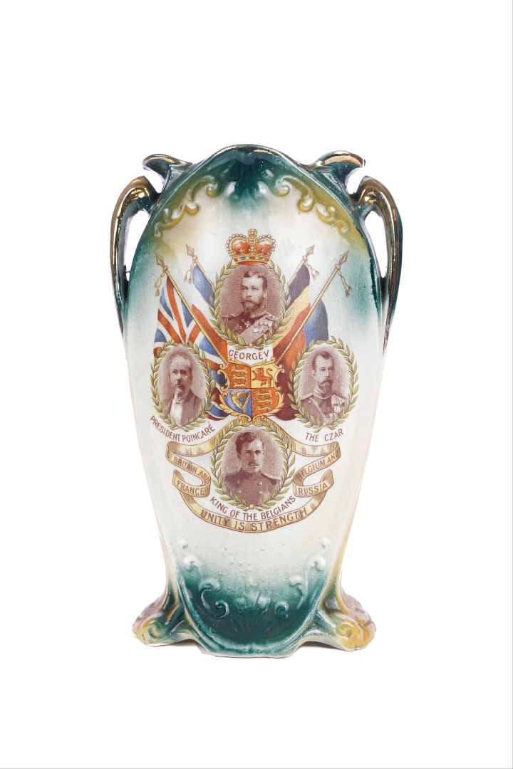 Vase de style Art nouveau en faïence fine, commémoratif de l'unité entre les Al…