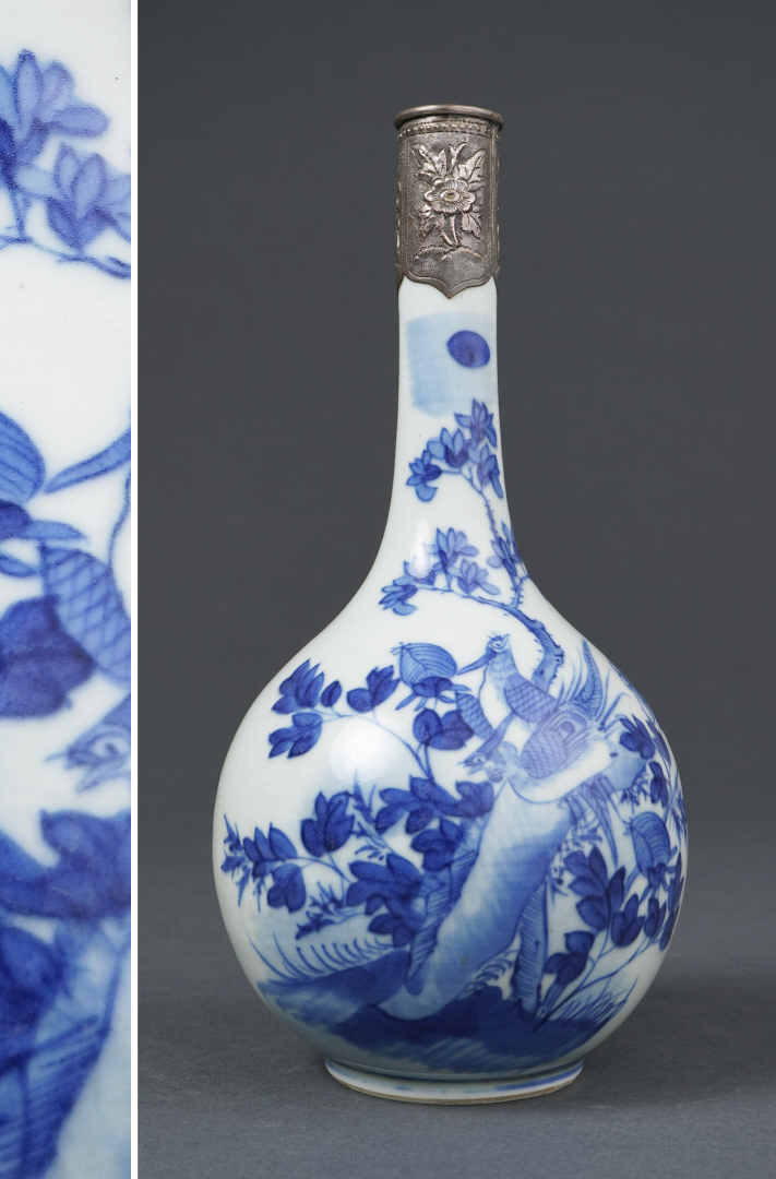 VASE PIRIFORME EN PORCELAINE DE STYLE "BLEU DE HUE", YUHUCHUPING - Probablement…