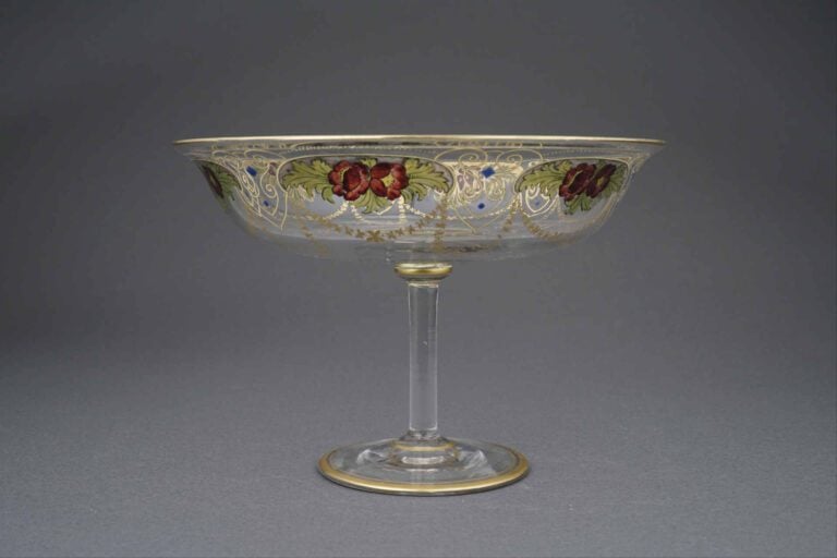VENISE - Coupe sur pied en verre de Murano à décor tournant de guirlandes et se…