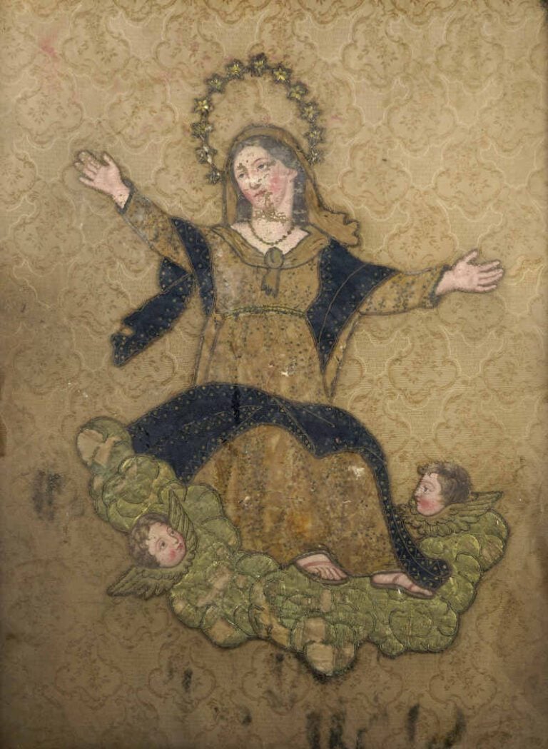 Vierge en majesté nymbée dans des nuées et têtes d'angelots. - Broderie polychr…