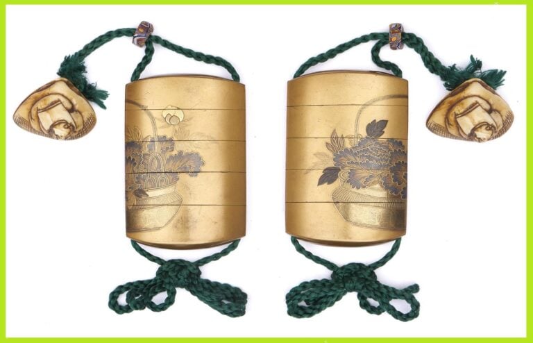[X] INRO A CINQ COMPARTIMENTS - Japon, Période Meiji - A âme de bois laquée or…