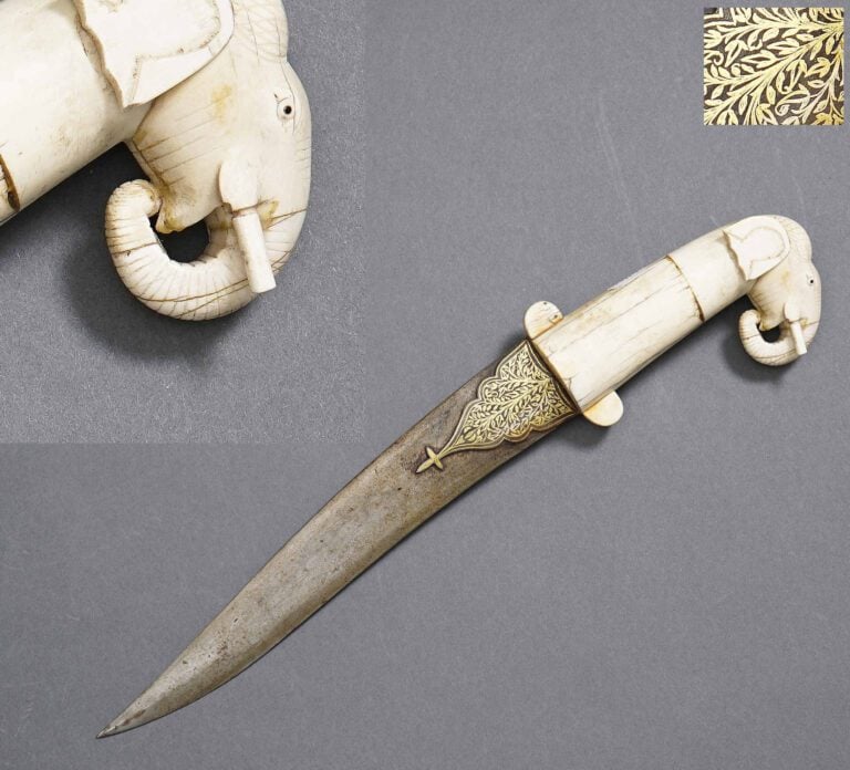 [X] POIGNARD CEREMONIEL A PRISE EN TETE D'ELEPHANT, KANDJAR - Inde, Epoque XIXe…