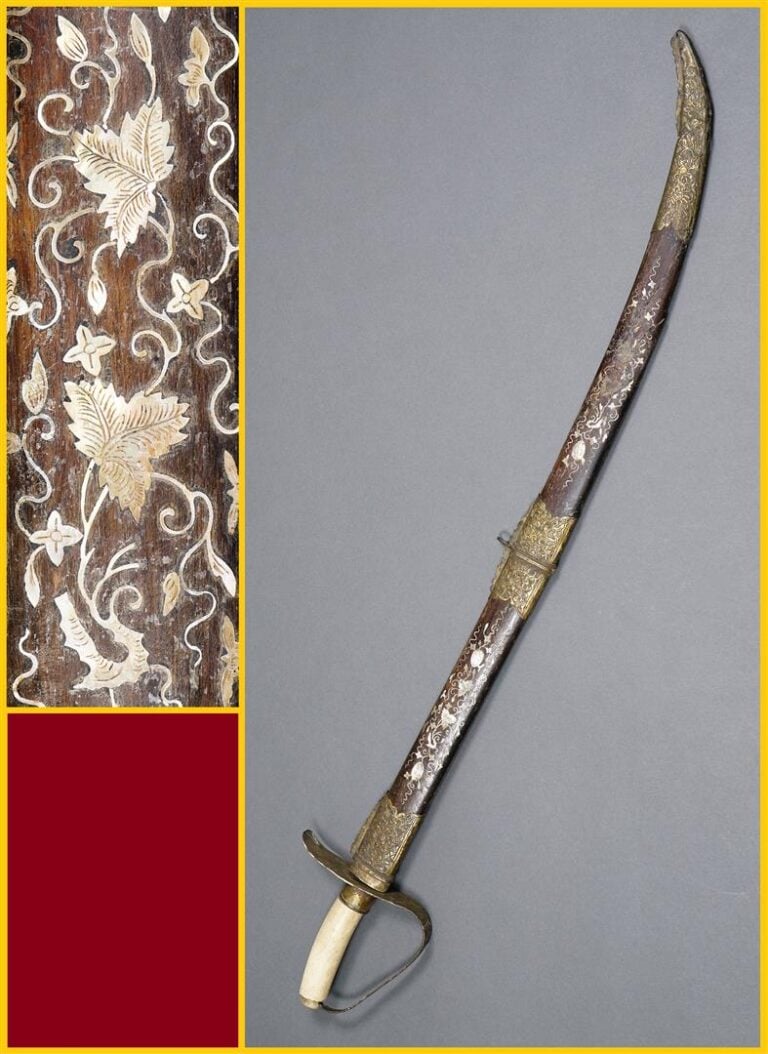 [X] SABRE D'APPARAT ET SON FOURREAU EN BOIS INDIGENE A INCRUSTATIONS DE NACRE,…