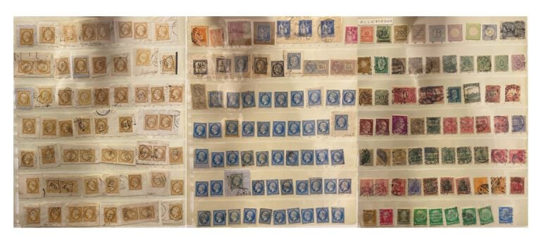 Accumulation présentée dans une chemise de timbres courants du monde dont émiss…