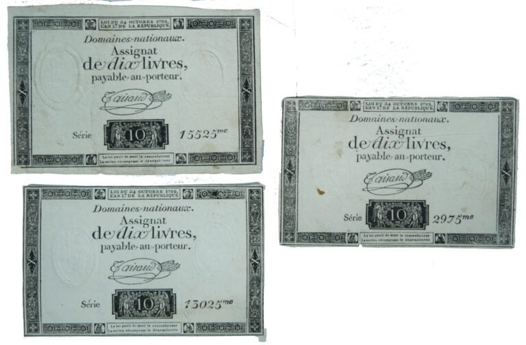 Assignat - - Lot de trois assignats de dix Livres Série diverses - Etat : Collé…