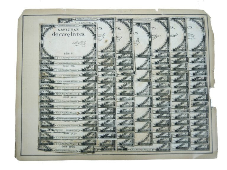 Assignats - Divers - Lot d'environ cent assignats de cinq livres collés sur une…