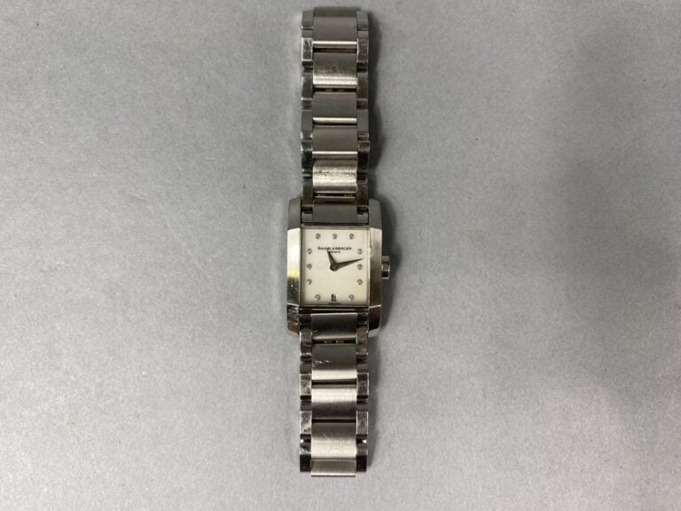 BAUME & MERCIER - Montre bracelet de dame modèle « Hampton » en acier partielle…