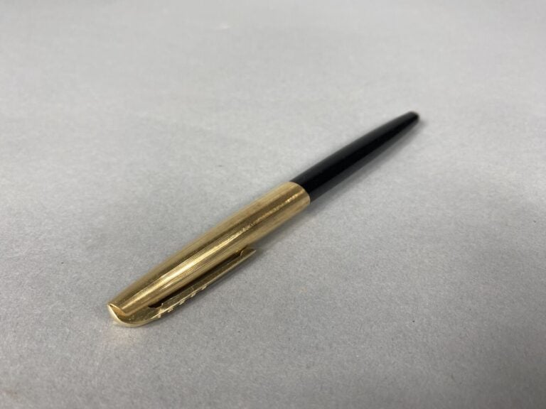 BAYARD, Daniel HECHTER, GOLDSTARRY, etc - Lot de stylos-plume et stylos bille d…