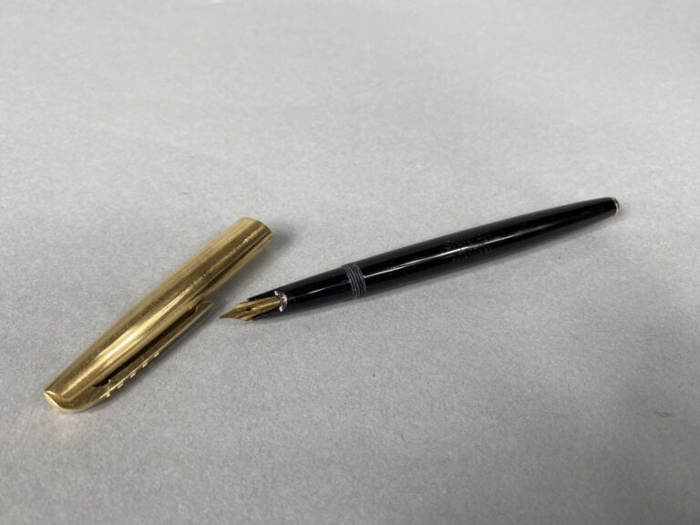 BAYARD, Daniel HECHTER, GOLDSTARRY, etc - Lot de stylos-plume et stylos bille d…