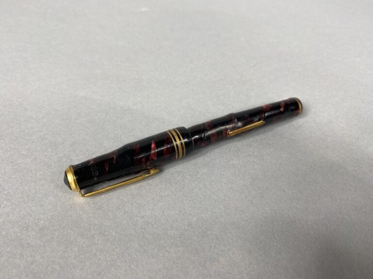 BAYARD, Daniel HECHTER, GOLDSTARRY, etc - Lot de stylos-plume et stylos bille d…