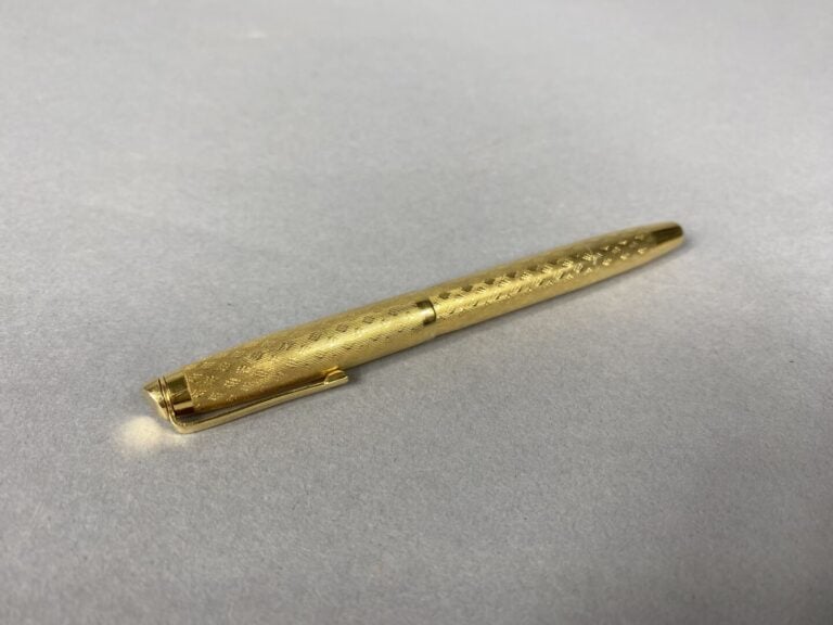 BAYARD, Daniel HECHTER, GOLDSTARRY, etc - Lot de stylos-plume et stylos bille d…