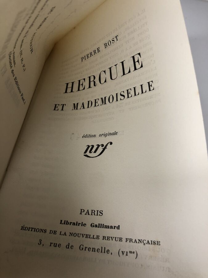 BOST (Pierre) - Hercule et mademoiselle. Edité à Paris chez Gallimard en 1924.…