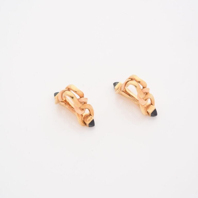 BOUCHERON Paris - Paire de boutons de manchette en or jaune (750) modèle "Etrie…