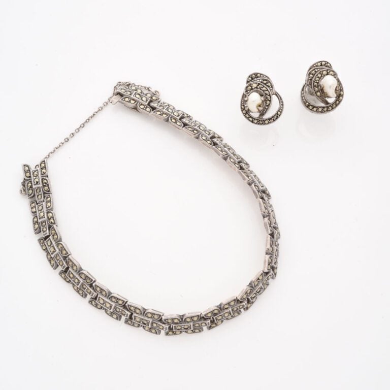 Bracelet à maillons articulés en argent (925) serti de marcassites facettées, f…
