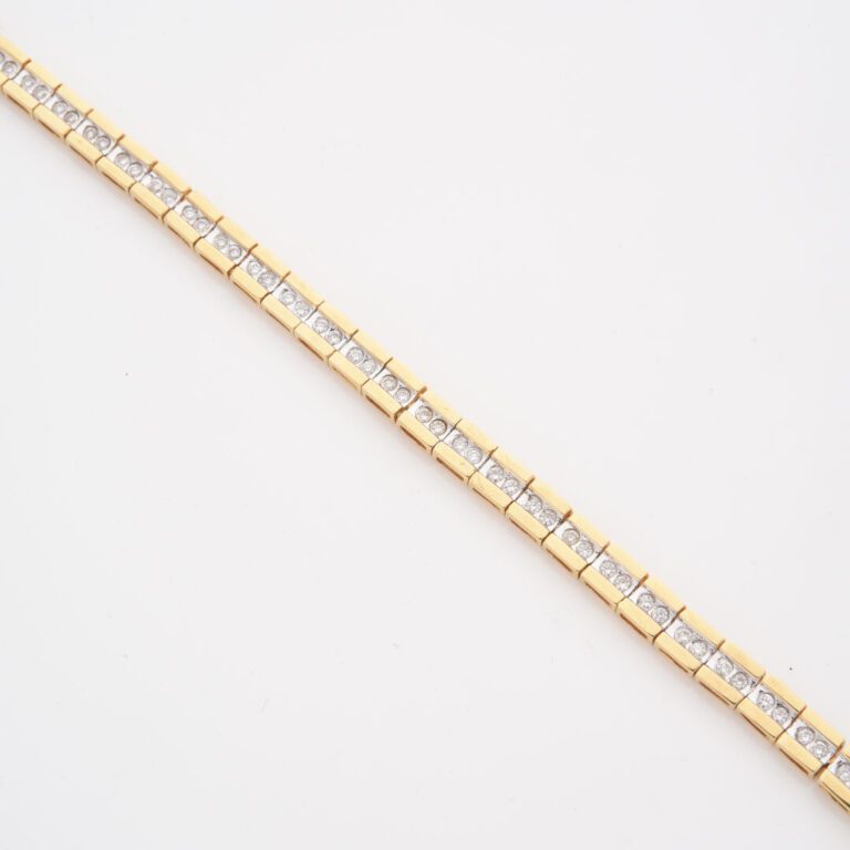 Bracelet ligne articulé en ors jaune et gris (750) formé de maillons ornés chac…