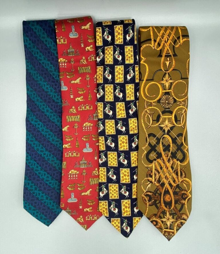 CERRUTI, FERRAGAMO, Christian DIOR etc - Lot de quatre cravates en soie à motif…