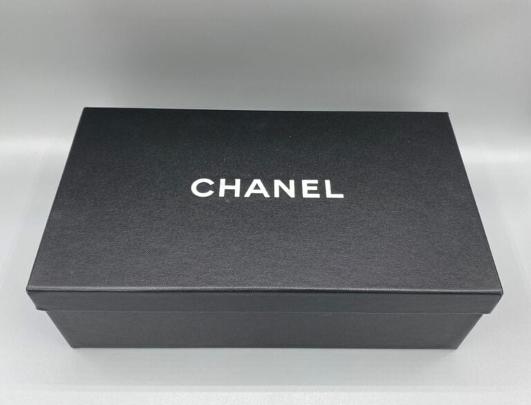 CHANEL - Paire de ballerines dans les tons beige à bout noir - Taille 38 - Dans…