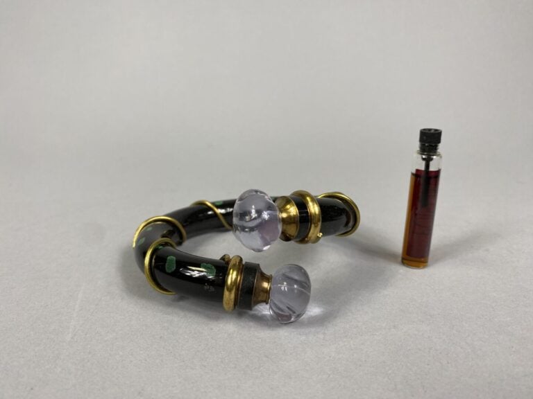 Christian DIOR Paris - Poison (1985) - Flacon bracelet jonc en verre et métal l…