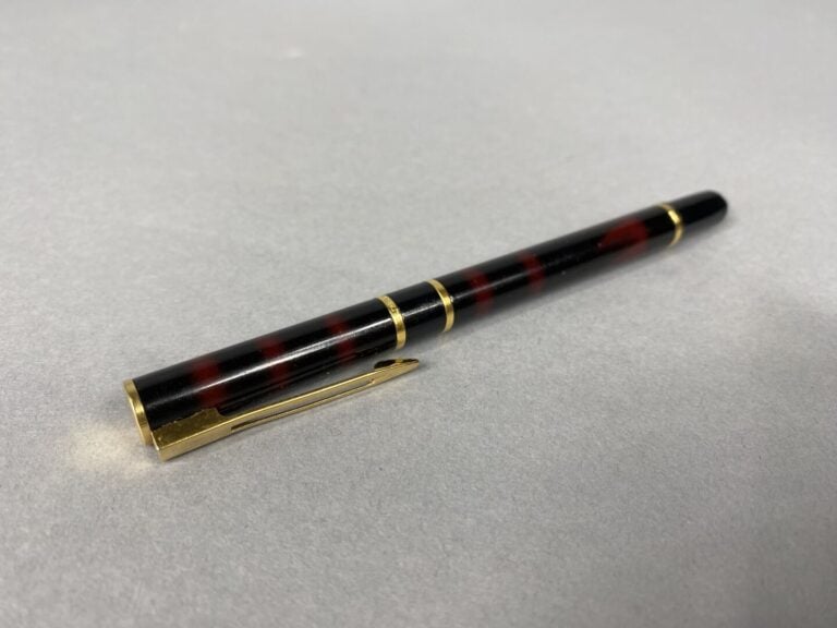 EVERSHARP (USA), WATERMAN, etc - Lot de quatre stylos-plume anciens en bakélite…