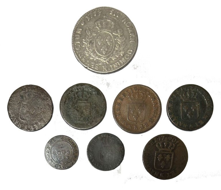 France - Louis XVI (1774-1791) - Lot de huit monnaies comprenant des Sols, demi…
