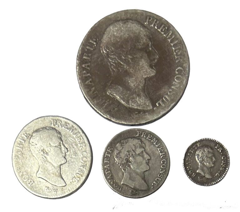 France - Napoléon Ier (1804-1815) - Lot de quatre monnaies comprenant : - -Une…