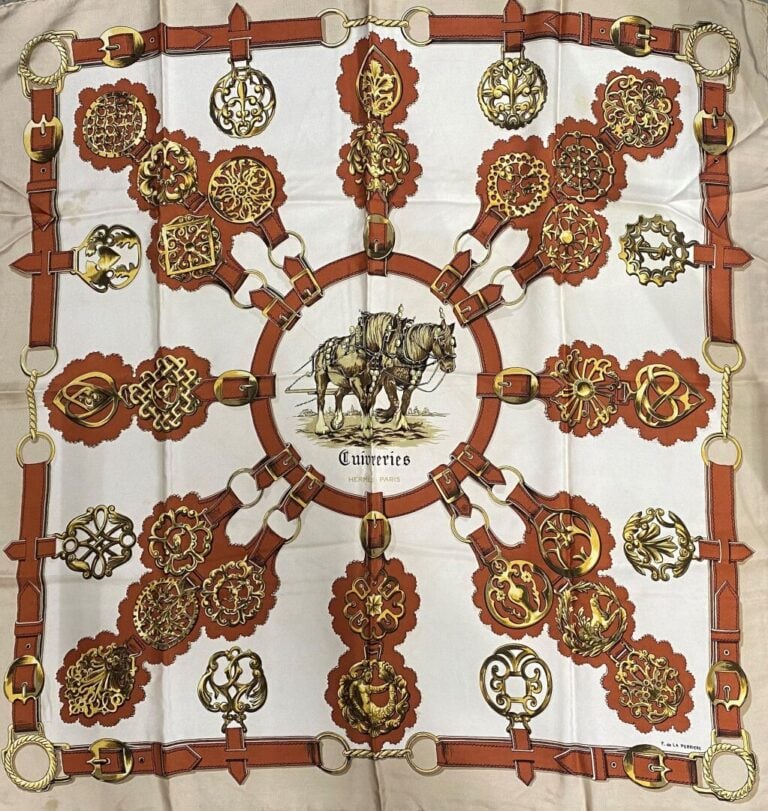 HERMÈS Paris - Carré en twill de soie imprimé titré "Cuivreries" - Signé F; de…