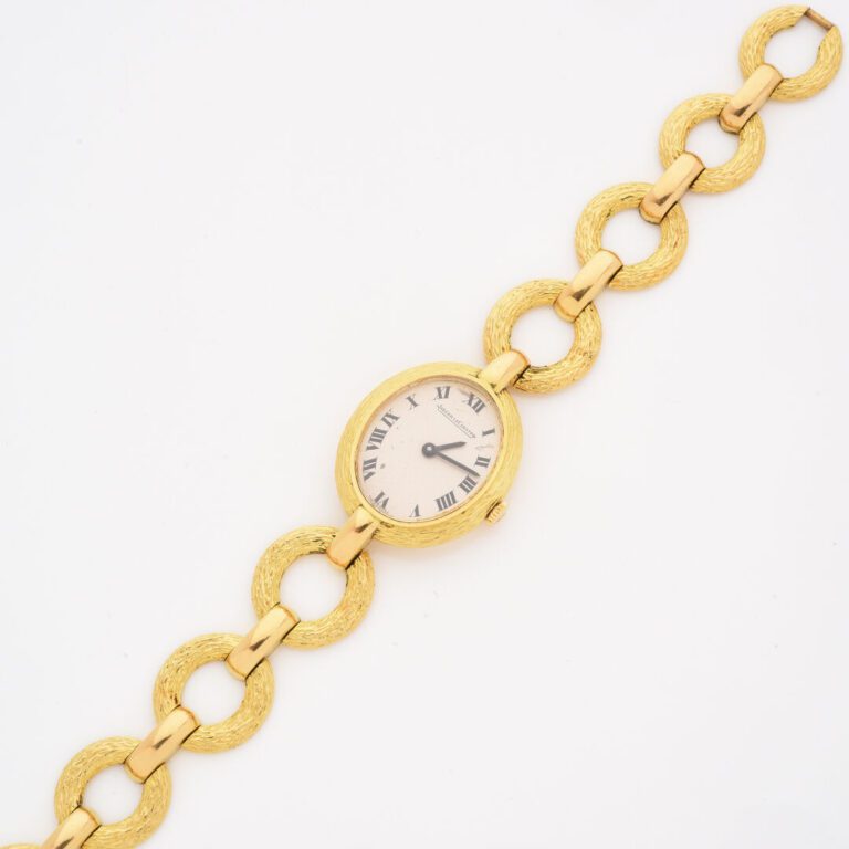 JAEGER-LECOULTRE - Montre bracelet de dame à boîtier ovale en or jaune (750) te…