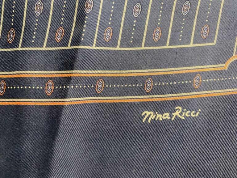 LANVIN, Nina RICCI, etc - Lot de quatre foulards à motifs divers - (petites tac…