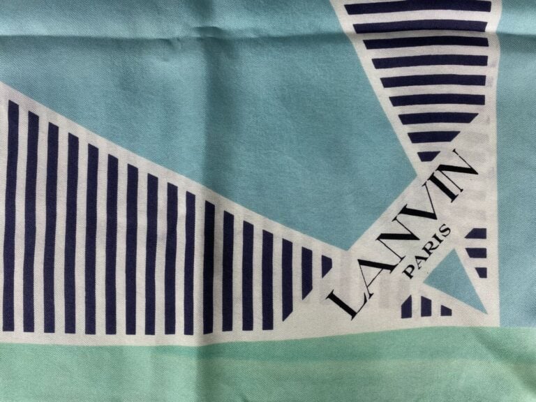 LANVIN, Nina RICCI, etc - Lot de quatre foulards à motifs divers - (petites tac…