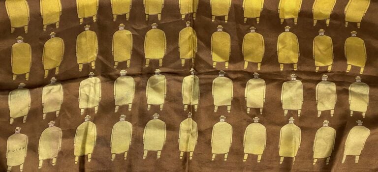 LANVIN, Nina RICCI, etc - Lot de quatre foulards à motifs divers - (petites tac…