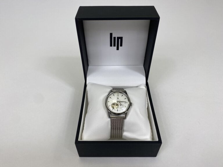 LIP - Montre bracelet d'homme modèle "Himalaya", fabriquée à Besançon - Cadran…
