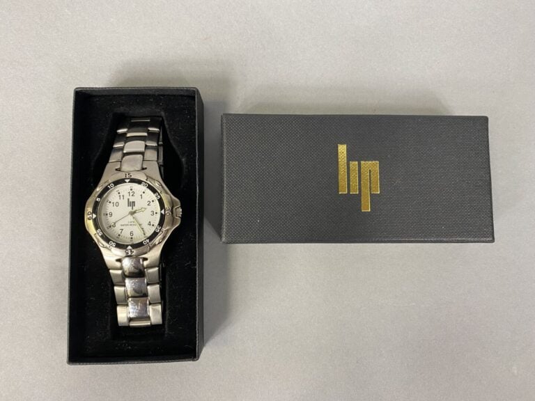 LIP - Montre d'homme à maillons en métal chromé - Dans sa boite