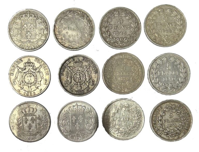 Lot de douze Ecus de 5 Francs comprenant : - -Une 5 Francs Charles X 1828 B - -…