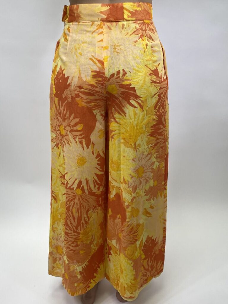 Louis FERAUD - Pantalon fluide en coton à décor imprimé de motifs floraux dans…