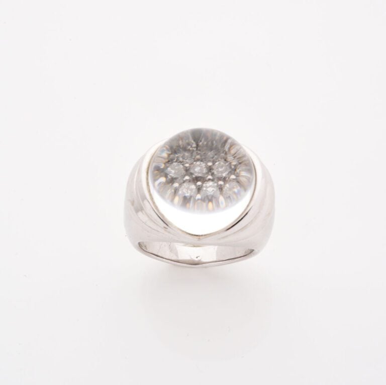 MAUBOUSSIN Paris, collection Transparence - Importante bague en or gris (750) o…
