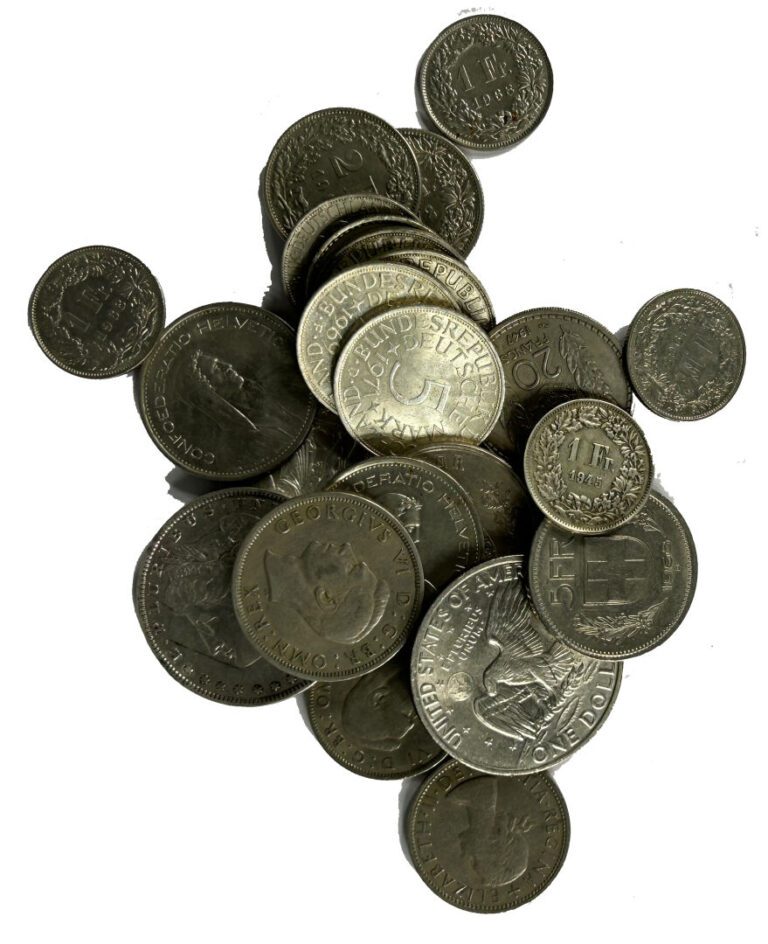 Monde - Divers - Lot de monnaies comprenant notamment des Francs Suisse, un Ecu…
