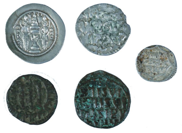 * Moyent Orient - Divers - Lot de ciq monnaies comprenant notamment un drachme…