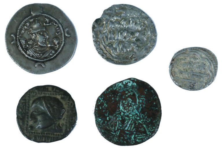 * Moyent Orient - Divers - Lot de ciq monnaies comprenant notamment un drachme…