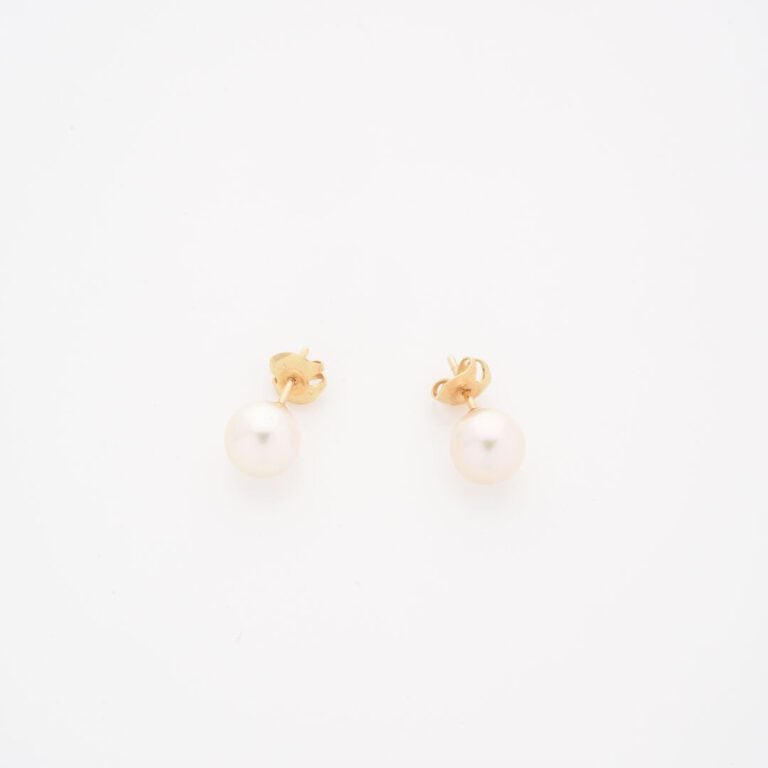 Paire de boutons d'oreilles en or jaune (750) ornés d'une perle de culture - Di…