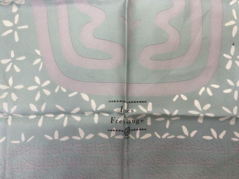 Pierre CARDIN, Inès de la FRESSANGE - Lot de deux foulards en soie, l'un à déco…