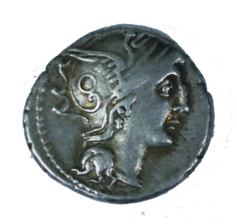 * Rome - Claudia (110-109 avant J.C) - Denier - A : Tête casquée de Rome à droi…