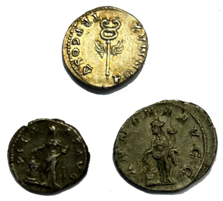 * Rome - Divers - Lot de trois Deniers et Antoniniens comprenant : - -Un Denier…